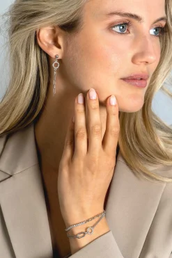 ZINZI zilveren multi-look armband met twee kettinkjes, verbonden aan een ovale schakel en open rondje bezet met witte zirconia's 17-20cm ZIA2463