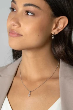 ZINZI zilveren oorbedels in vliegervorm bezet met witte zirconia's 15mm ZICH2497 (zonder oorringen)