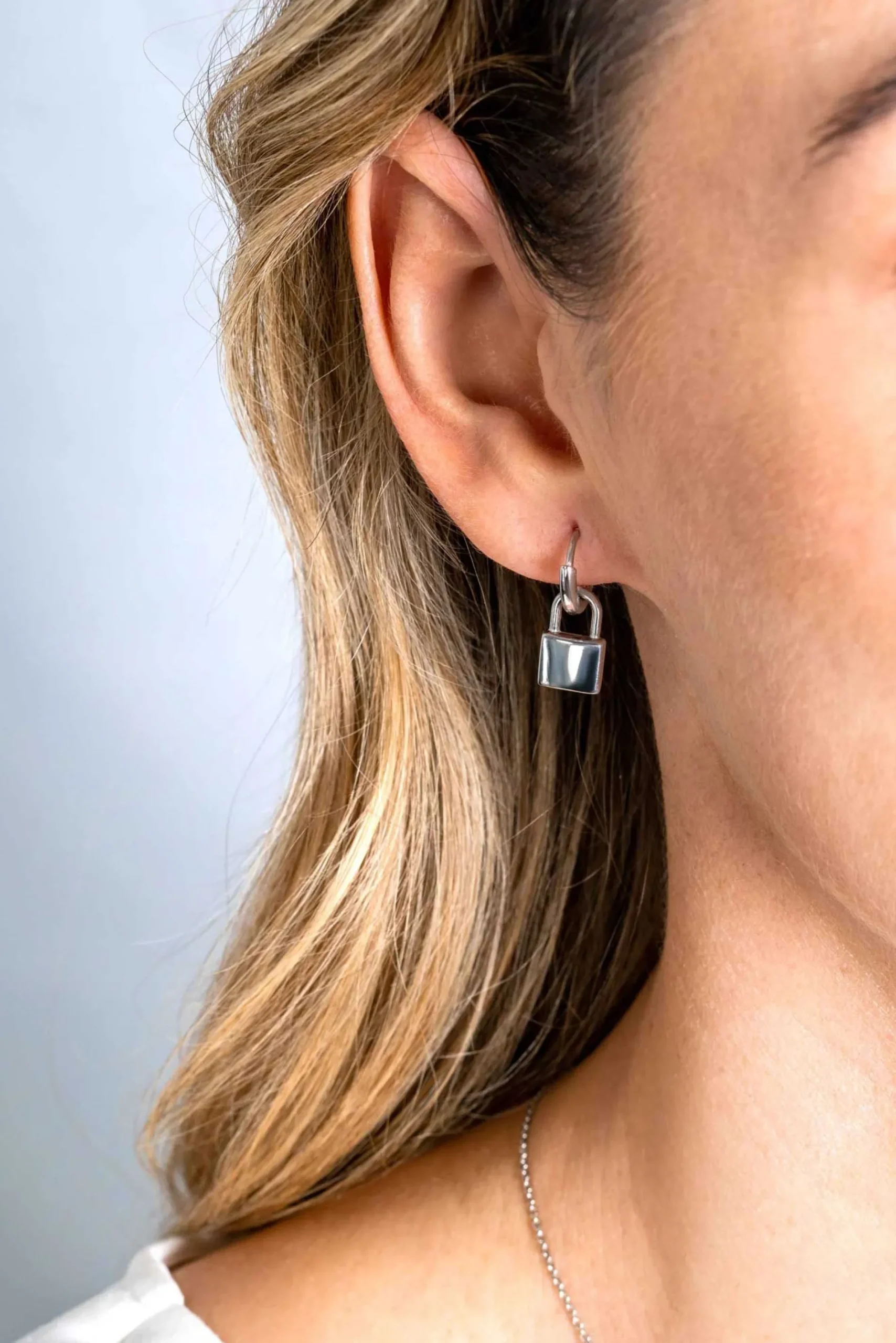 ZINZI zilveren oorbedels trendy slotje 13mm ZICH2353 (zonder oorringen)