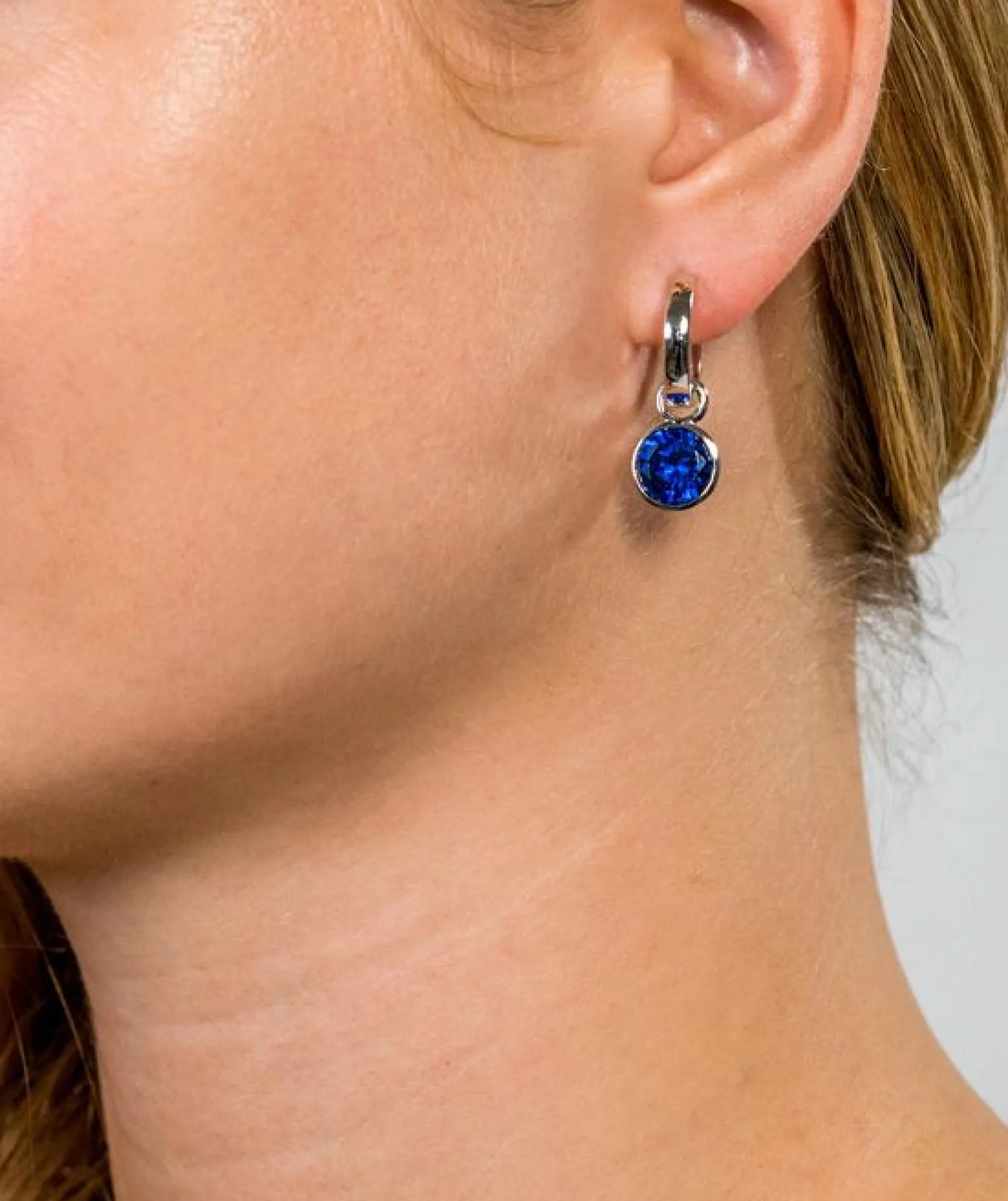 ZINZI zilveren oorbedels rond donkerblauw ZICH186DB (zonder oorringen)