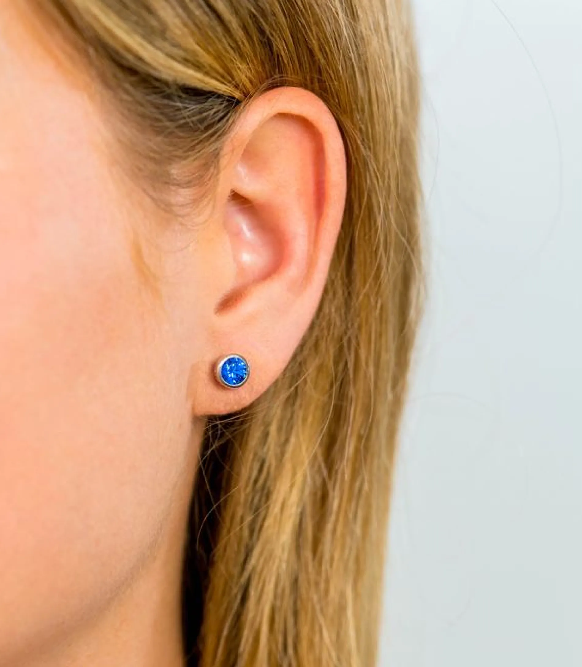 Zinzi zilveren oorknoppen rond donkerblauw ZIO322DB