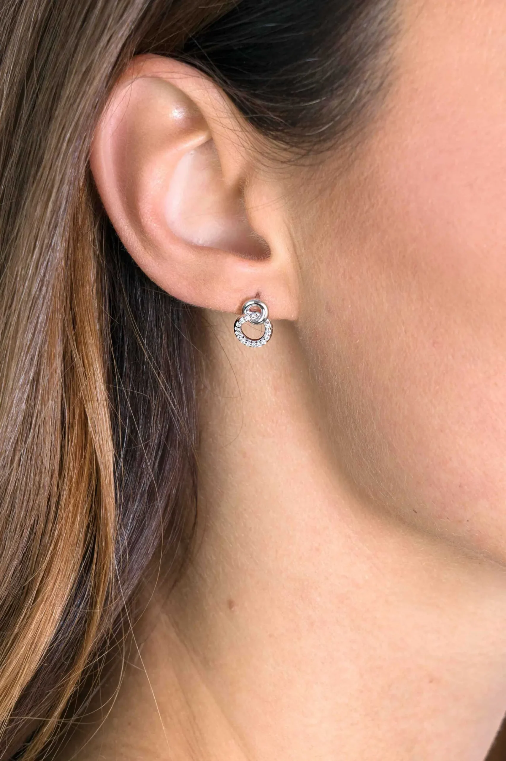 ZINZI zilveren oorknoppen 11mm verbonden rondjes glad en witte zirconia ZIO2045