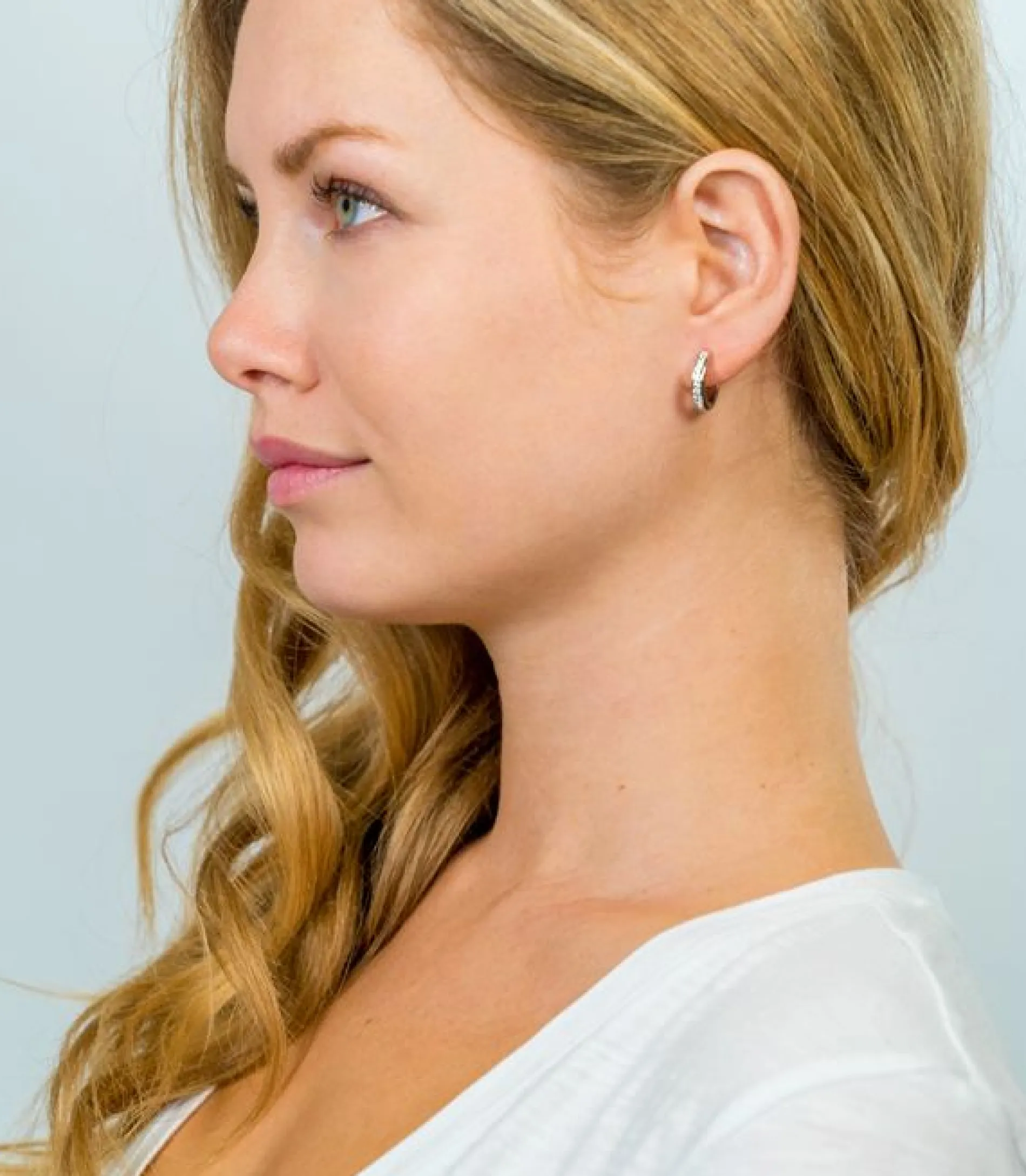 Zinzi zilveren oorringen 17 x 3mm witte zirconia's met luxe klapsluiting ZIO186Z