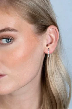 ZINZI zilveren oorstekers staafje 17mm bezet met witte zirconia's ZIO2077