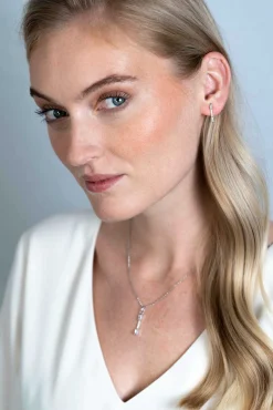 ZINZI zilveren oorstekers staafje 17mm bezet met witte zirconia's ZIO2077