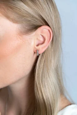 ZINZI zilveren oorstekers staafje 12mm ovale vorm bezet met witte zirconia's ZIO2270