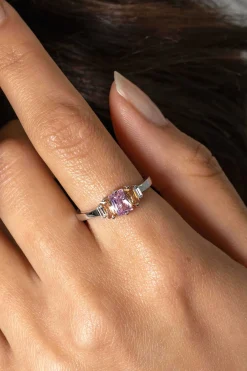 ZINZI zilveren ring, bezet met baguette geslepen zirconia's in de kleuren wit, champagne en roze ZIR2490