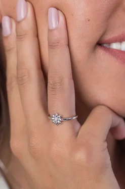 ZINZI zilveren ring bloem wit 9mm ZIR1888