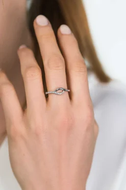 ZINZI zilveren ring crossover witte zirconia's ZIR1971