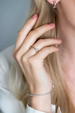 ZINZI zilveren ring cross-over bicolor bezet met witte zirconia's ZIR2234