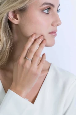 ZINZI zilveren ring gedraaid 2mm witte zirconia's ZIR2128