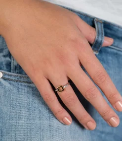 ZINZI zilveren ring geel verguld vierkant wit ZIR1862G