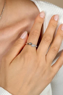 ZINZI zilveren ring met twee druppelvormen, bezet met witte zirkonia's ZIR2681