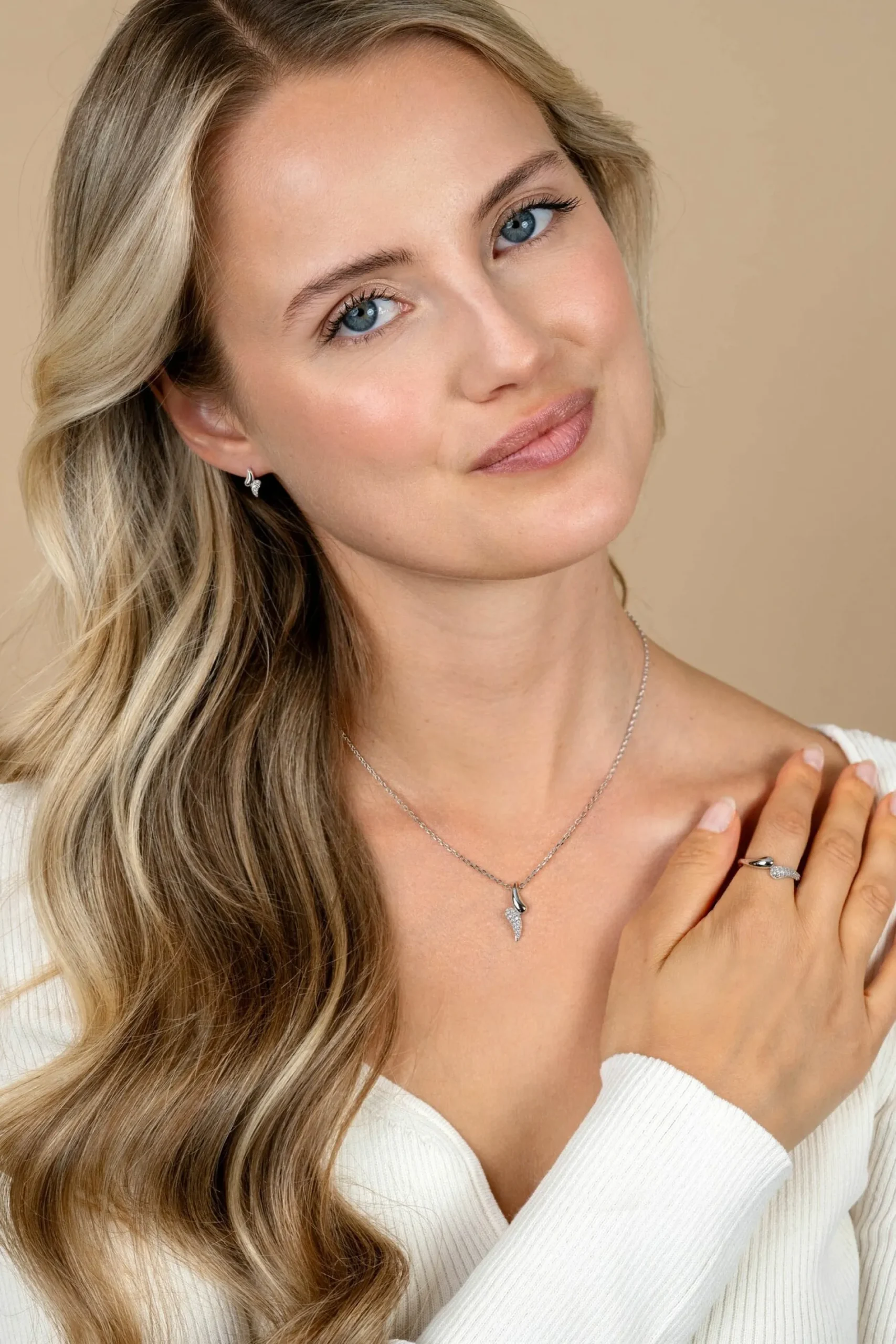ZINZI zilveren ring met twee druppelvormen, bezet met witte zirkonia's ZIR2681