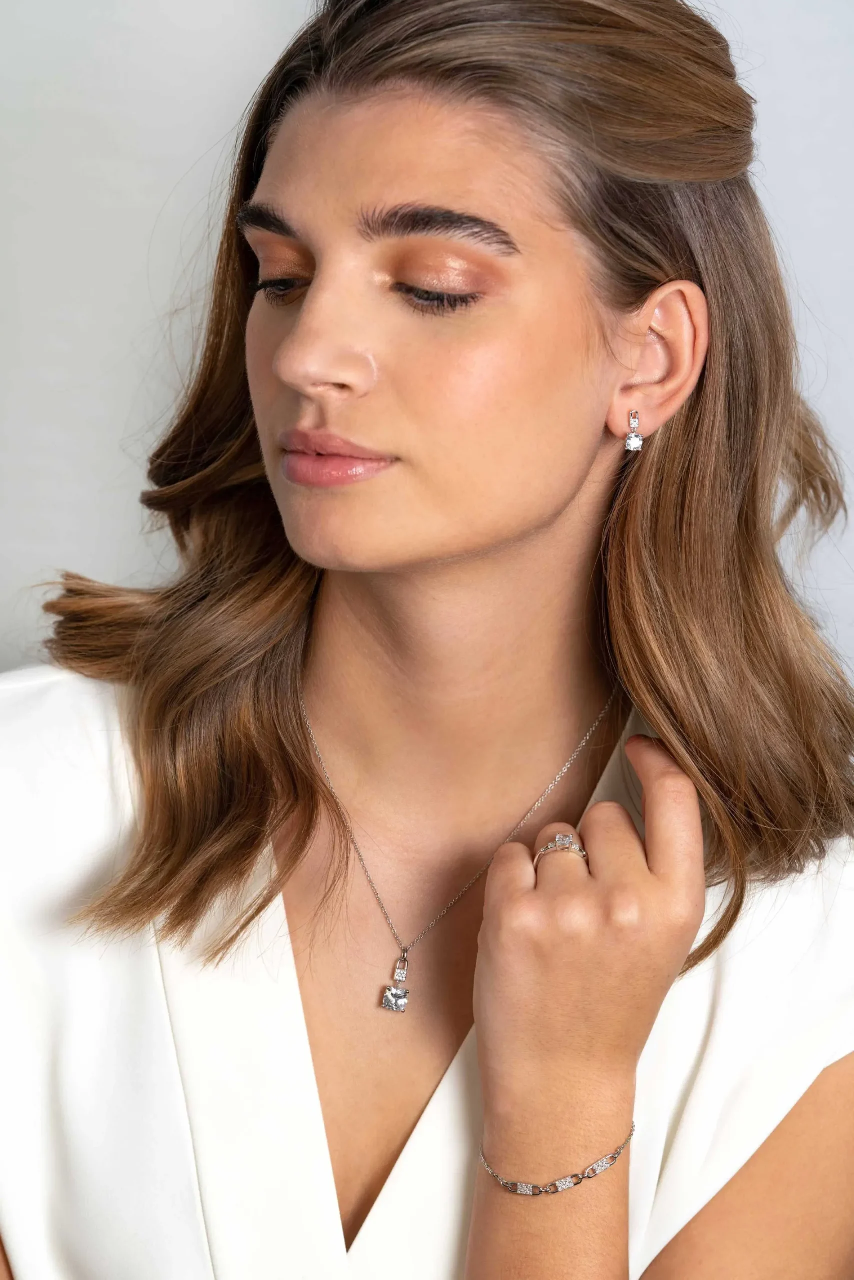 ZINZI zilveren ring met vierkante witte zirconia en fantasie pavé zettingen ZIR2268