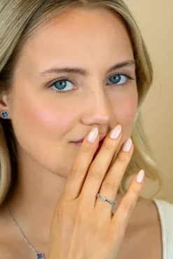 ZINZI zilveren ring (5mm breed) met lichtblauwe klavers ZIR2663