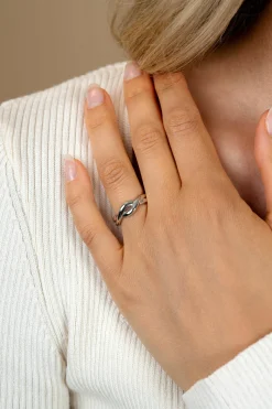 ZINZI zilveren ring (6mm breed) met twee door elkaar gevlochten gladde banen ZIR2683
