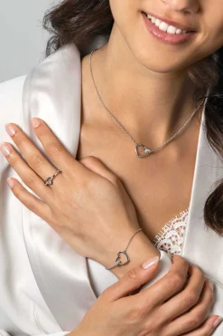 ZINZI zilveren ring open hart, bezet met witte zirconia's in band ZIR1755