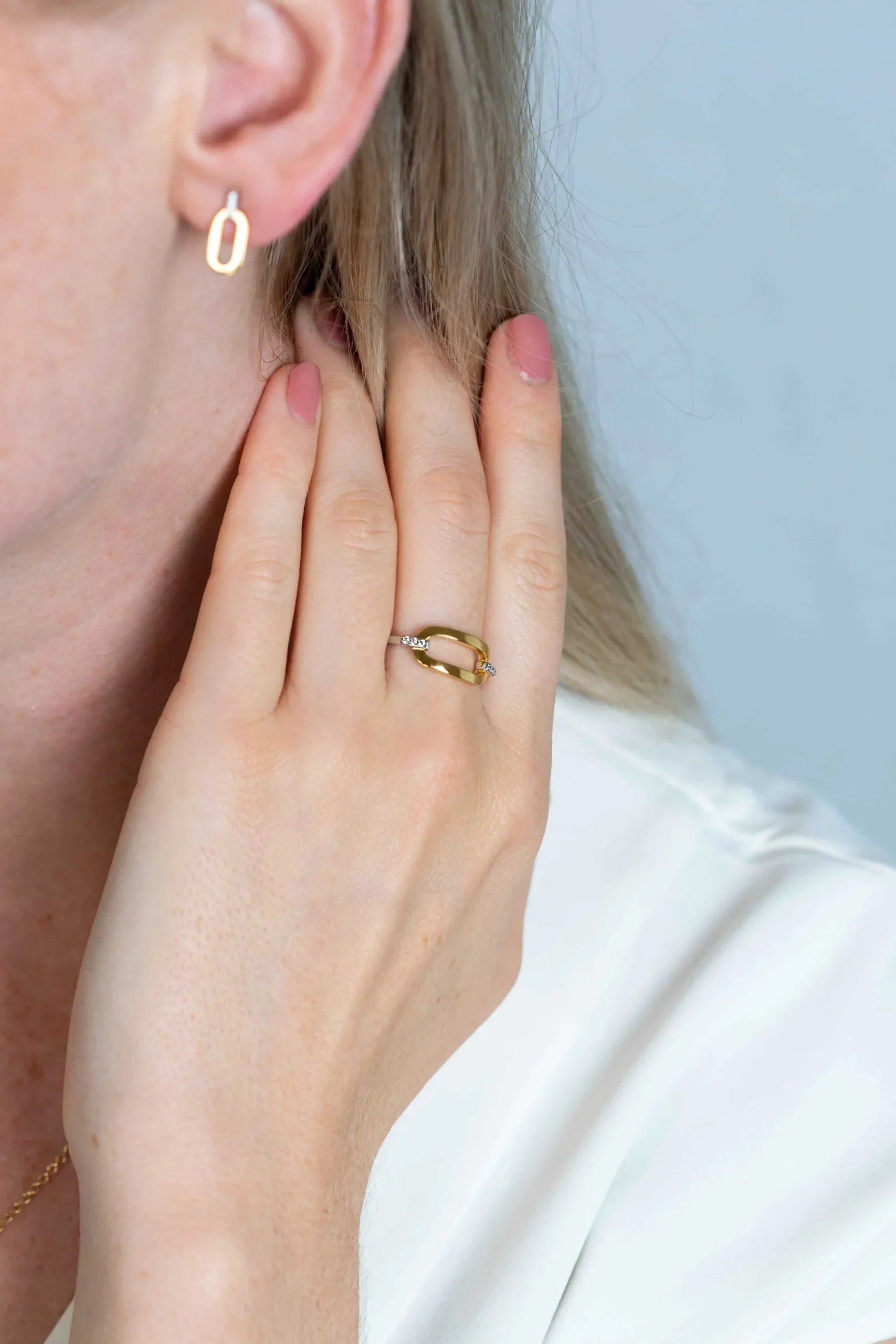 ZINZI zilveren ring ovaalvorm met witte zirconia's ZIR2248