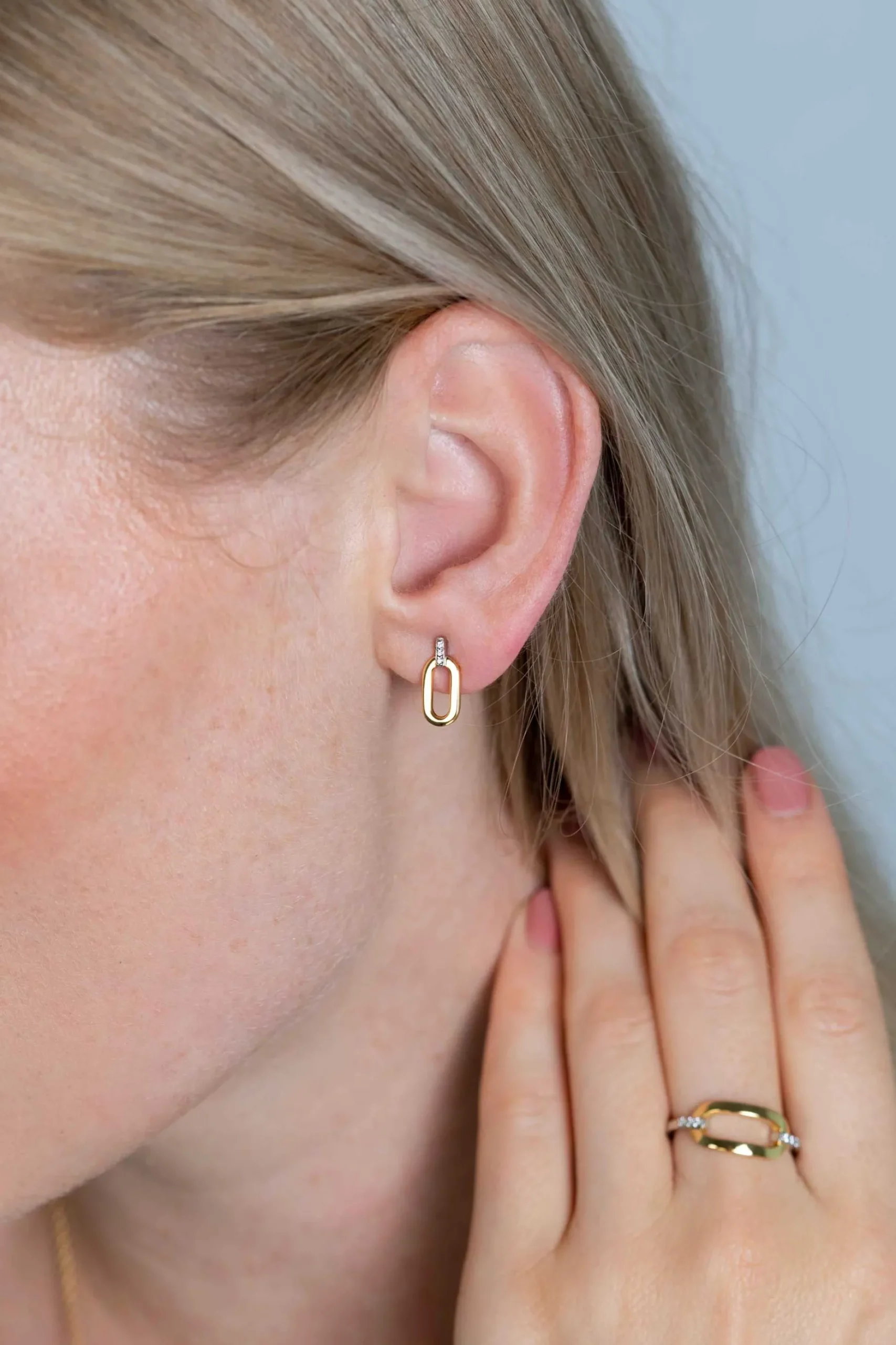 ZINZI zilveren ring ovaalvorm met witte zirconia's ZIR2248