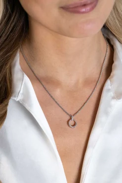 ZINZI zilveren ronde hanger 15mm gedraaid motief, hangoog bezet met witte zirconia's ZIH2403 (zonder collier)