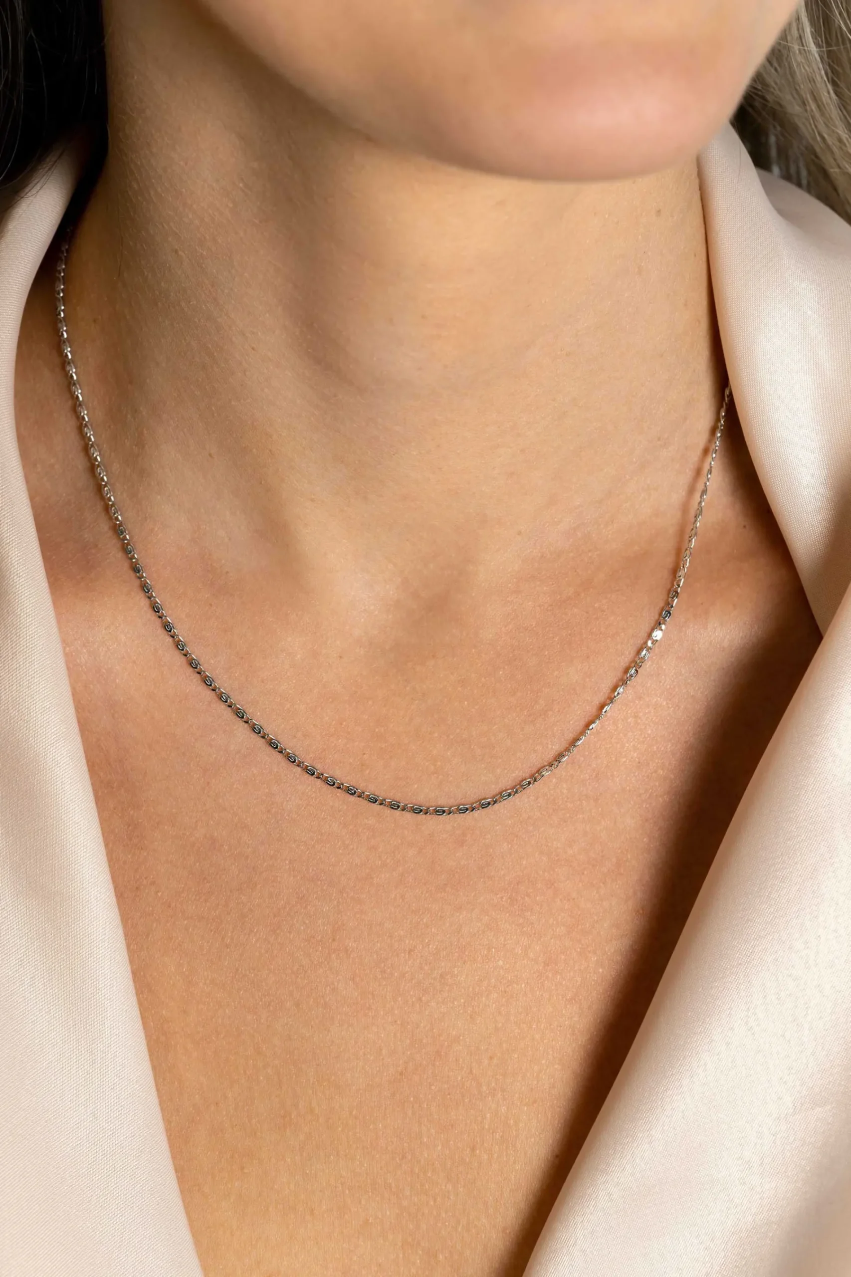 ZINZI zilveren scroll schakelketting, waarbij de schakels een dubbele krul/kronkeling maken 42-45cm ZIC2479