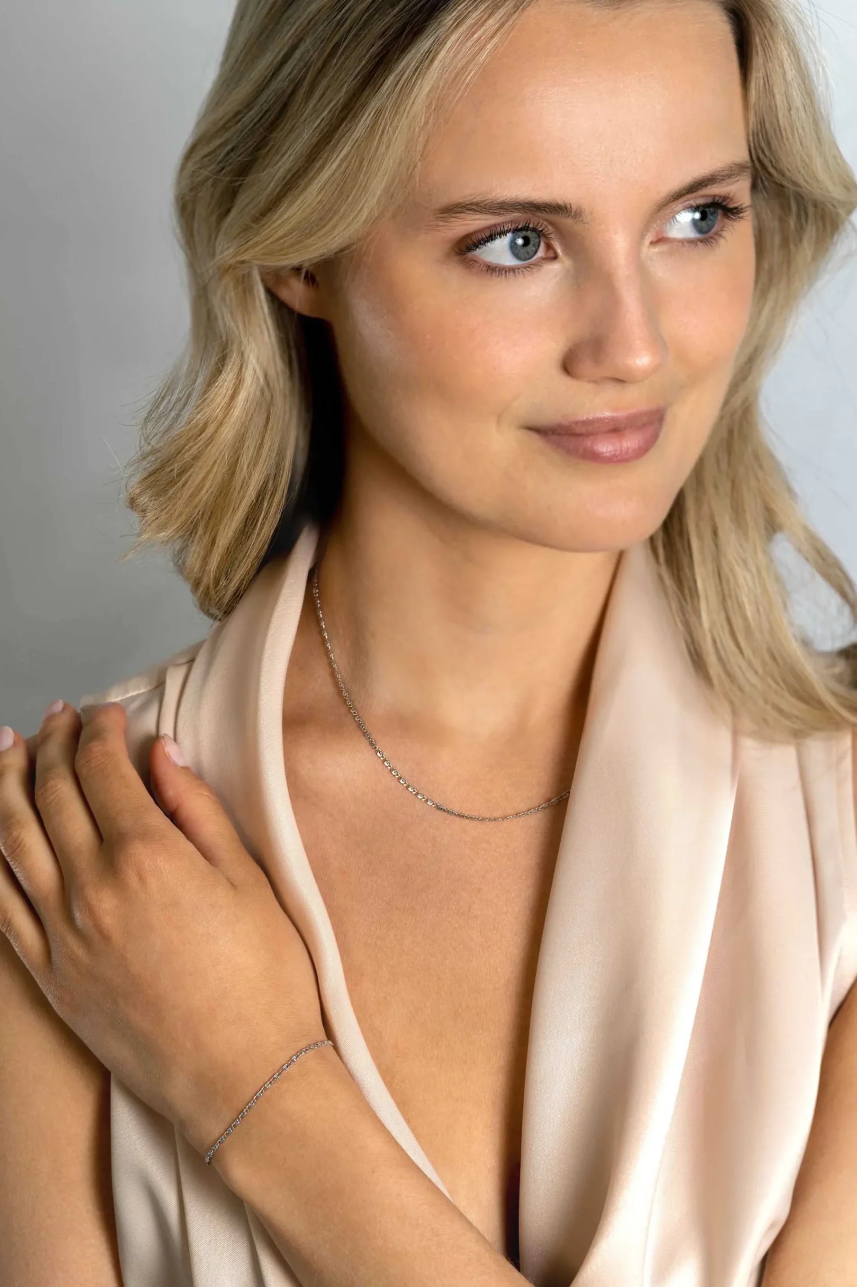 ZINZI zilveren scroll schakelketting, waarbij de schakels een dubbele krul/kronkeling maken 42-45cm ZIC2479