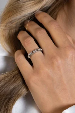 ZINZI zilveren stoere schakelring (3,7mm breed) met rechthoekige gladde schakels en gedraaide tussen-schakels ZIR2394