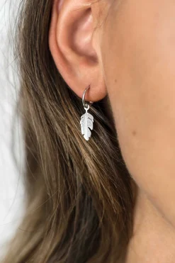 ZINZI zilveren trendy oorsieraden veertje rond ZIO1867