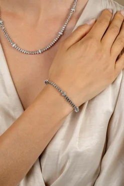 ZINZI zilveren vierkante schakel armband 6mm breed afwisselend bezet met witte zirkonia's 19cm ZIA2678